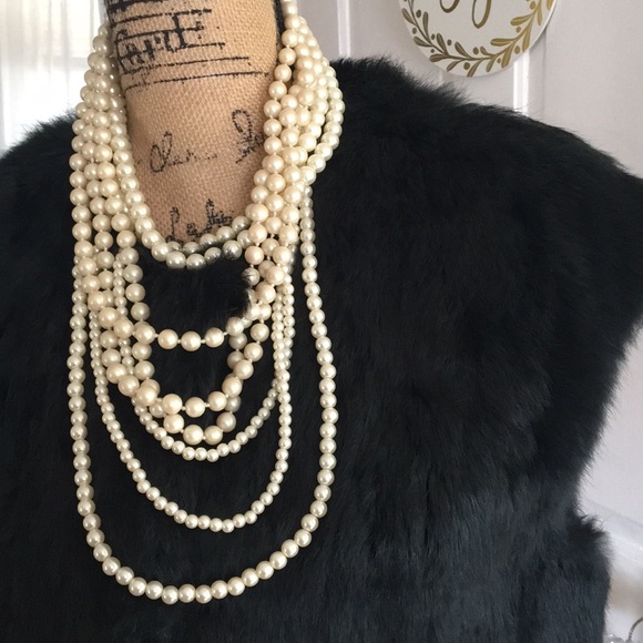 PER SE by CARLISLE New York • Gorgeous Fur Vest - Picture 2 of 15